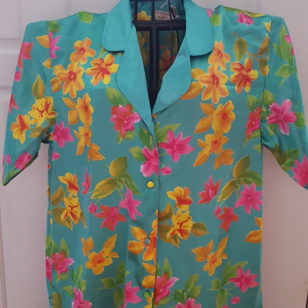 NWT Victoria Secret Floral "Sleepshirt"Size Medium